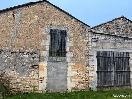 grange de corps de ferme à aménager + terrain+un puit