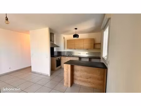viry – t2 récent 46 m² avec balcon  cave et garage