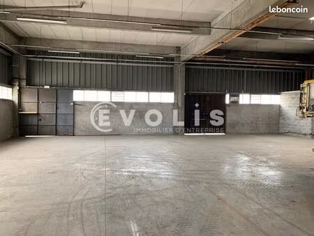 local d'activité 800 m²