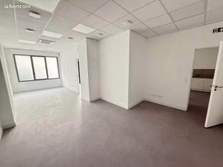 local 156 m²