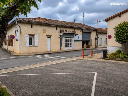 batiment 450m² au coeur du village - idéal commerce/legements