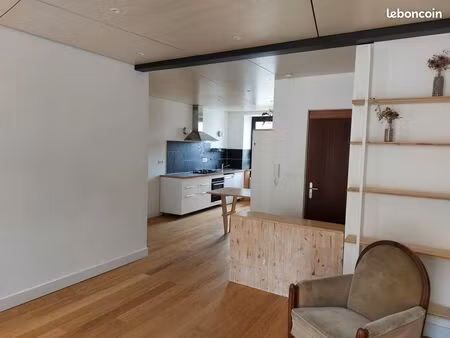 charmant t2 de 52 m2 avec balcon + parking + cave