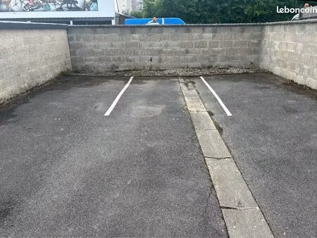 place de parking à louer - rue jean moulin