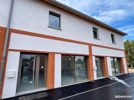 local commercial 160 m² corbarieu