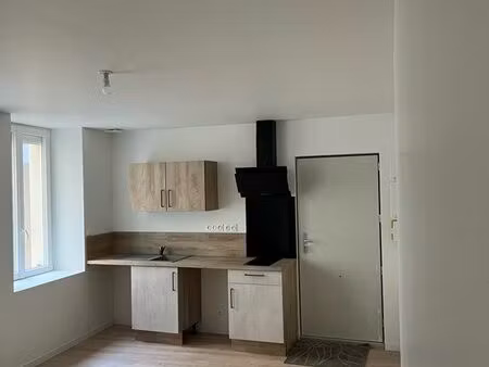 apparemment 2 pièces situé à côté du loft cinéma chatellerault
