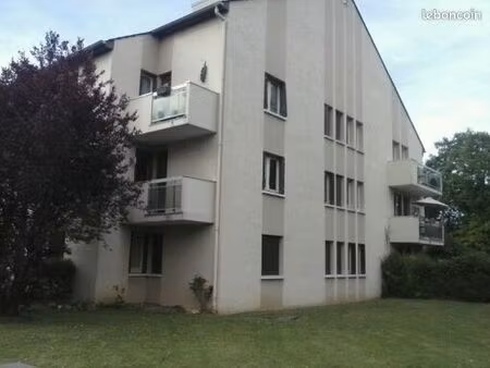 agréable f2 avec jardinet