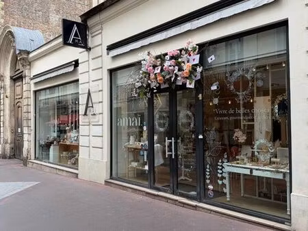 a reprendre - local commercial en plein cœur historique de rouen
