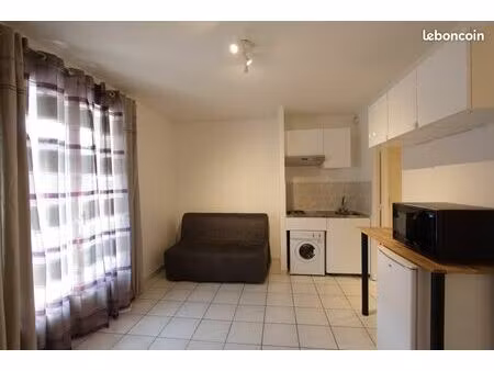 studio meublé avec balcon et parking au pied de la gare