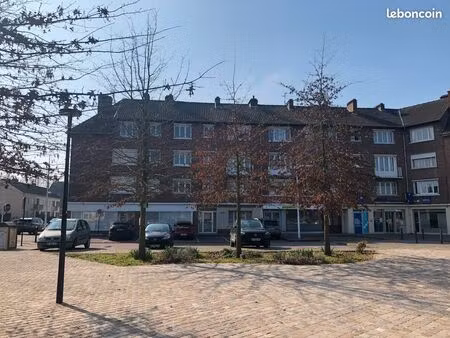 loue local professionnel à oissel sur seine : 75 m²  12 mètres de vitrine