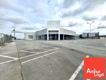 local commercial 1058 m² poitiers