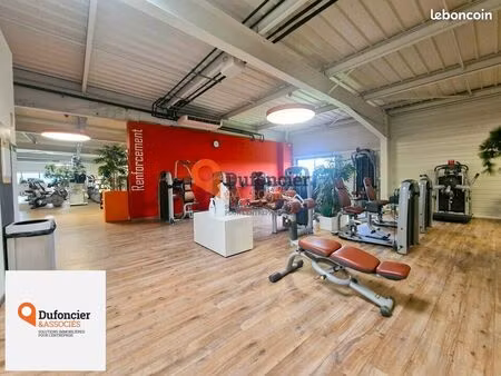 local commercial 1099 m² poitiers