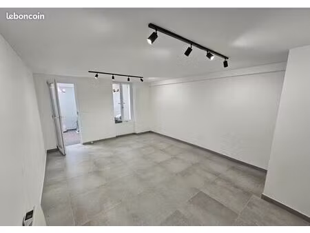 location local commercial / bureau