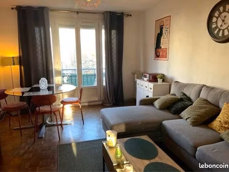 apparemment 2 chambres (t3) cave et garage montjovis