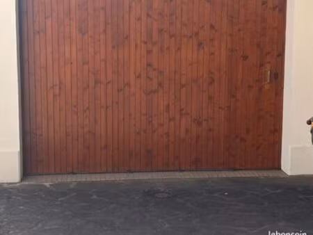 garage fermé sécurisé – 29 m²