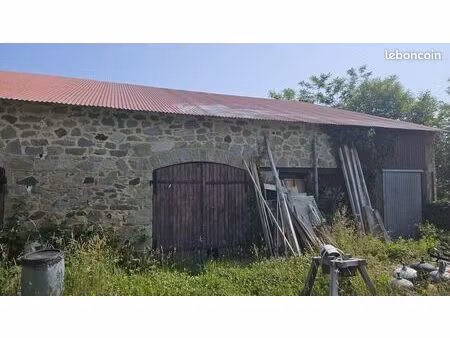 parking/box 123 m² saint-hilaire-les-places