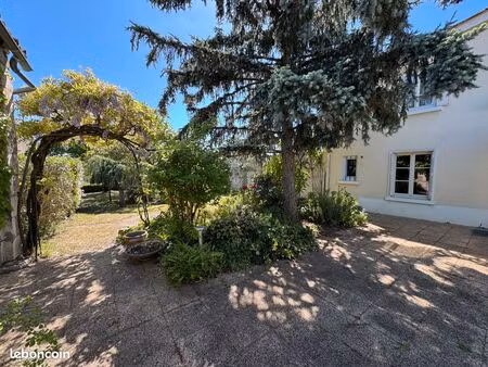 poitiers touffenet  maison ancienne avec magnifique jardin et dépendances