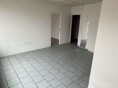 local commercial 100m2
