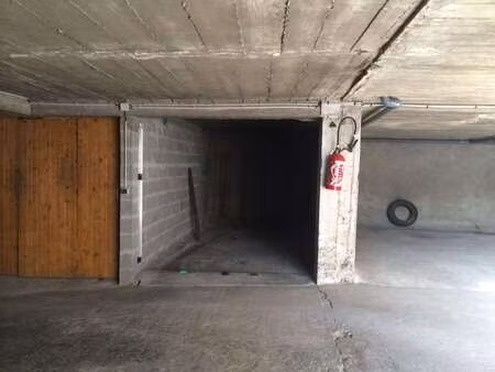 vente garage et parking à saint-herblain (44800) : à vendre / 12m² saint-herblain