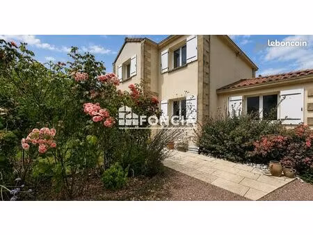 maison familiale avec 3 suites  bureau et 2 garages