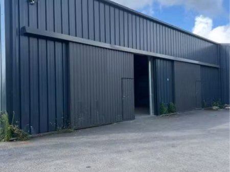 local commercial et de dépôt