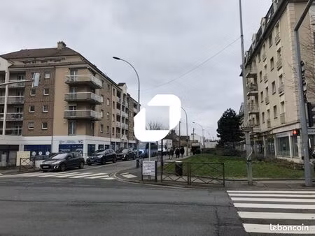 local commercial 245 m²