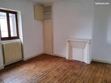 t3bis 74m² à côté de la mairie hypercentre