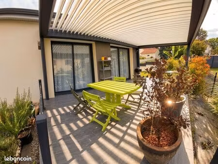 maison contemporaine de 2015 – 115 m² habitables et offrant 130 m² d'espace complémentaire