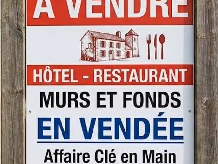 hôtel restaurant licence iv 35 ch - murs et fonds - axe la rochelle / la roche-sur-yon