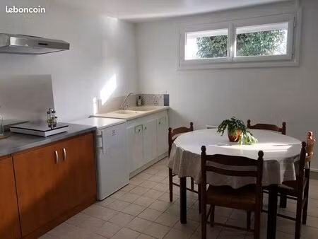 studio meublé étudiant(e) uniquement