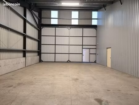 local 144 m² – idéal artisan / stockage – 400 cc – la chapelle-thémer