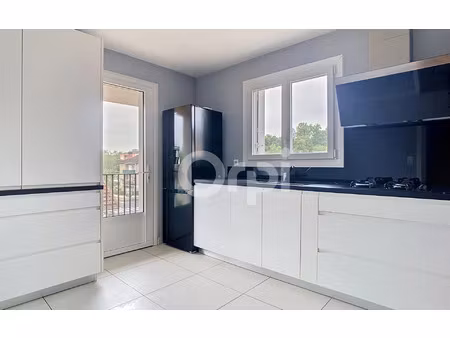 location appartement  m² t-3 à brive-la-gaillarde  750 €