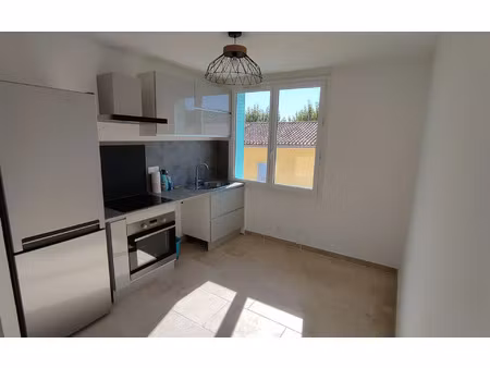 location appartement  m² t-3 à manosque  715 €
