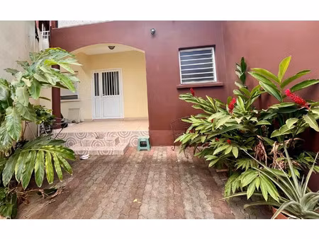 location maison  m² t-2 à ouangani  850 €