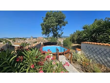 maison de village avec belles vues et petit jardin avec piscine