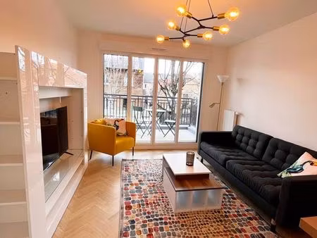 à louer: bel appartement trois pièces meublé