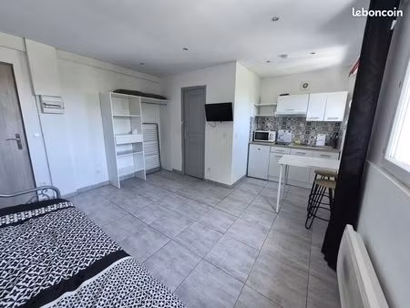 studio meublé 20 m2 proche sens (gron)