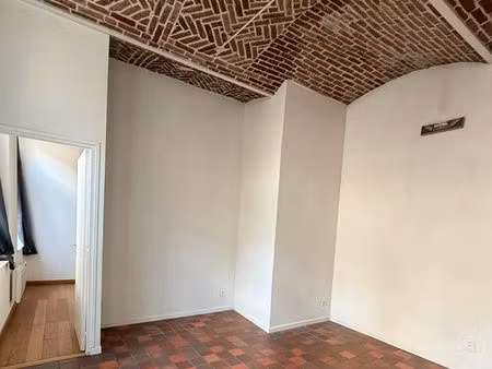 vieux-lille - f2 (32m2) de caractère ideal jeune actif ou etudiant