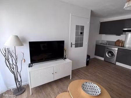 appartement meublé 1 chambre avec balcon au courégant