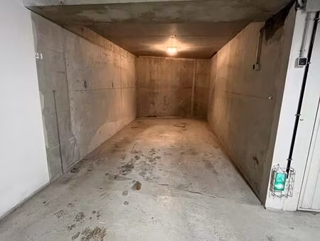 place de parking sécurisée en sous-sol