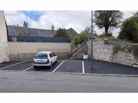 emplacement pour distributeur – centre-bourg à 10 minutes de evron
