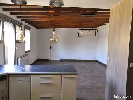 appartement t3 rénové de 73 m² rue moyenne –- a louer