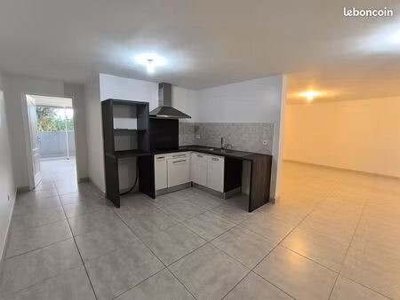 appartement type t3 au centre ville du tampon