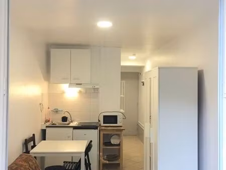 studio meublé 18 m2  très calme  quartier notre-dame  très belle résidence  sous rez-de-ch