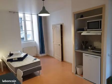 chambre meublée 17m² dans résidence étudiante (eau+edf+internet + nettoyage commun compris