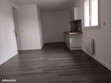 à louer – appartement t3 de 67 m² – centre-ville de mayet
