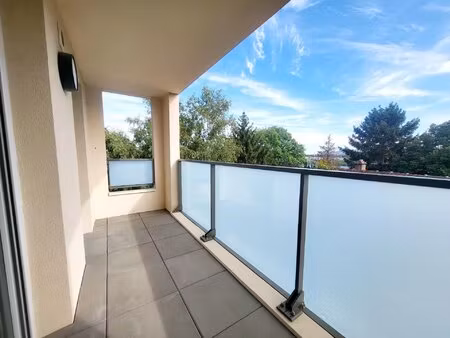 t2 avec balcon et parking