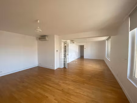 a louer superbe appartement de 110m² en hyper centre ville avec garage