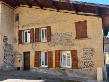 roybon : duplex t3 + garage à louer en centre-village