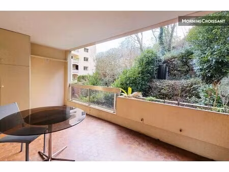 lyon 4 - balcon et garage