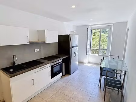 superbe t2 de 37m²  idéal pour investissement locatif situé sur le haut du boulevard de pa